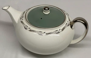 Wedgwood Halford Bone China Teapot with Lid, Rare, Gorgeous Condition - Picture 1 of 4