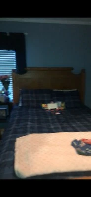 Solid Wood Queen Broyhill Bedroom Set - Image 1 of 4