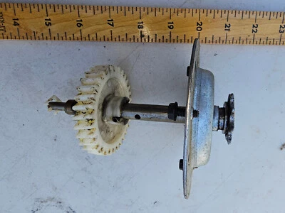 24HH38 CRAFTSMAN GARAGE DOOR OPENER CHAIN DRIVE DRIVEN GEAR ASSEMBLY, GOOD COND - Image 1 of 4