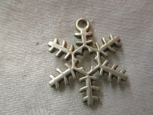 Pewter tone Pendant Snowflake - Picture 1 of 2