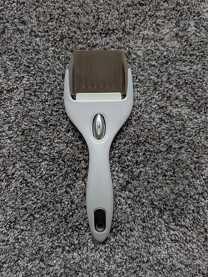 Herramienta de utensilios de cocina para rebanar queso ajustable con esfera y rebanada Zyliss Foto 1 de 4