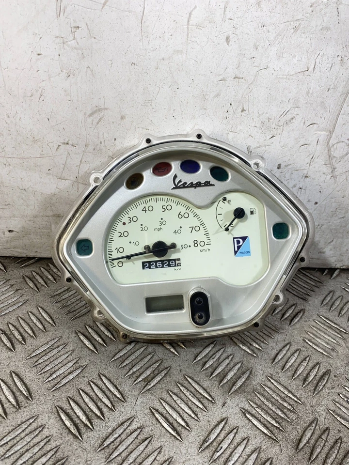 108498 Strumentazione Contachilometri Piaggio Vespa LX 50 / 125 Dal 2005 al 2011 - Immagine 1 di 4