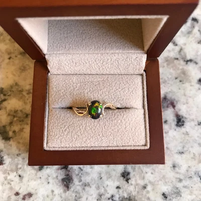 Anillo de boda de ópalo negro etíope natural de oro macizo de 14K de alta calidad Foto 1 de 4