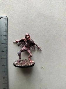 THRALL VAMPIRE PAINTED MINIATURE /VAMPIRE HUNTERS /DARK GATE GAMES/G825 - Imagen 1 de 1
