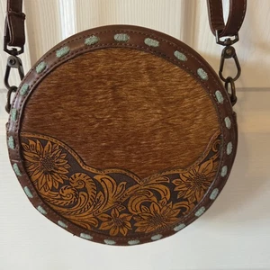 Bolso Cartera Bolso Bolsillo Shyanne Country Wear It Mean It Redondo Cuero Marrón Tooled - Imagen 1 de 7