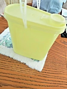 TUPPERWARE YELLOW 2QT PITCHER WITH LID, SPOUT CAP AND HANDLE 587 - Picture 1 of 3