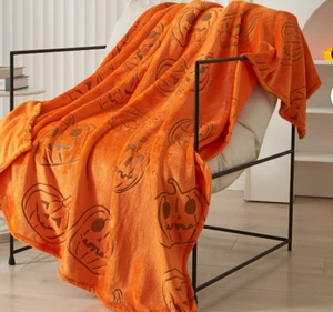 Way To Celebrate 50"x60" Orange Pumpkin Plush Throw Halloween Blanket NEW - Picture 1 of 3