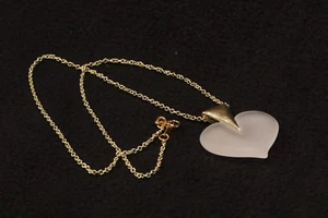 Precioso collar de cadena de metal dorado de 20" con corazón de vidrio moderno con conector dorado - Imagen 1 de 2
