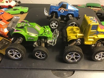 3 camiones de suspensión de acción retrocedente de fricción Monster Truck Ray Toys nuevos de colección Foto 1 de 4