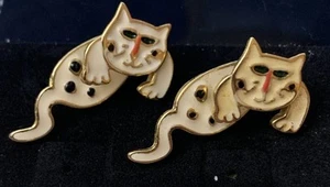 Vintage Enamel Cat Earrings Hugging Signed AIM 1990s Gold Plated 1” Irresistible - Picture 1 of 3