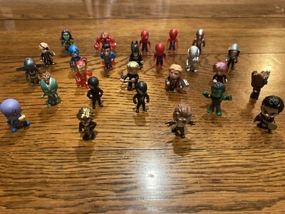 Lote de 26 figuras de colección Mini Superhéroes (coleccionables) Foto 1 de 4