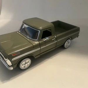 Motor Max American Classic 1:24 1969 Ford F-100 Pickup grün 79315 - Bild 1 von 10