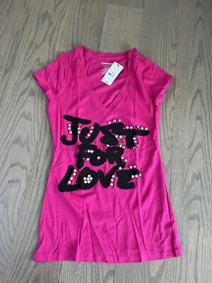 Camiseta Vintage Express Rosa Cuello en V Bordada Solo por Amor Foto 1 de 4