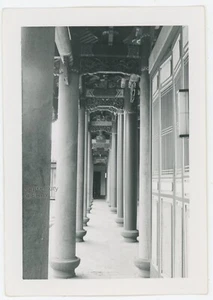 Vintage Photograph 1950 China Taiwan Formosa Temple Pillars Corridor Sharp Photo - Picture 1 of 1