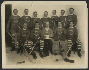 1925 "Hockey bienvenido a Nueva York", Knickerbocker Club en uniforme completo foto - Imagen 1 de 2
