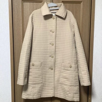 ABRIGO ACOLCHADO USADO ISSEY MIYAKE PLISADO L-LL ACEPTABLE Foto 1 de 4