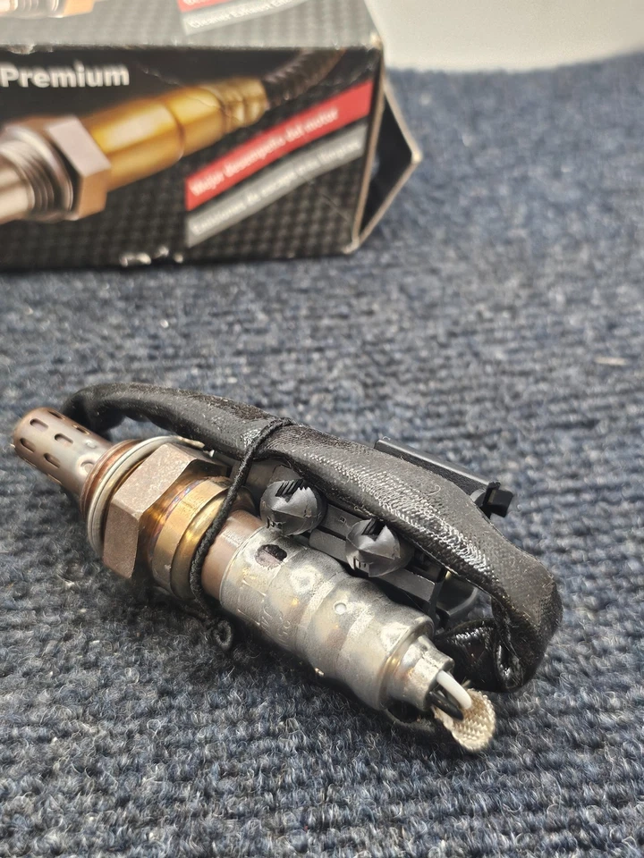 Sensor de oxígeno BOSCH 13709 para Chrysler Town & Country 2001-2003 Foto 1 de 4