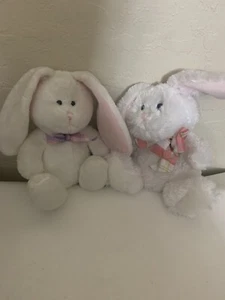 Lot Of 2 Hallmark Bunny Rabbit Plush White Stuffed Purple Pink/Red Green Bow - Foto 1 di 8