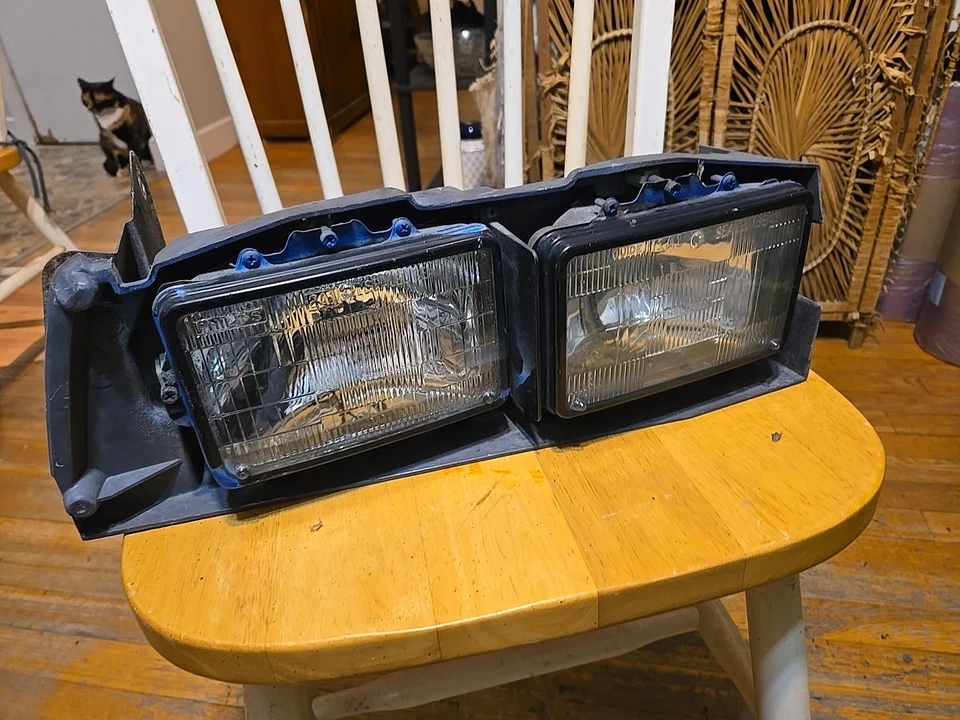 1983-1988 CHEVROLET MONTE CARLO SS Pass боковая фара Rh сборка 85 86 87 88 - Изображение 1 из 4