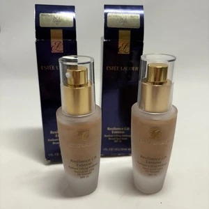 Estee Lauder Resilience Lift Extreme 2C1 Linen 15 trucco lifting radiante SPF 15 - Foto 1 di 13