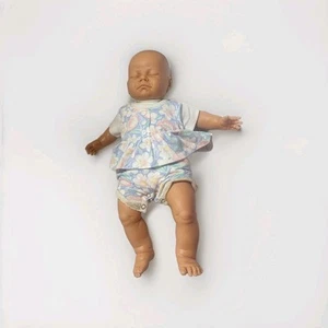 Vintage Berjusa JC Toys 21 Zoll schlafendes Neugeborenes Vinyl & Stoff Baby Puppe hervorragender Zustand - Bild 1 von 12