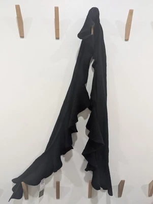 Bufanda grande 100 % capas de cachemir tejido con volantes negros elegantes tejidos en capas precio de venta sugerido por el fabricante 248 USD Foto 1 de 4