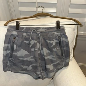 Athleta Girl Gray Camo Athletic Shorts Size L-12 - Picture 1 of 4