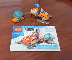 TOWN: CITY, ARCTIC SNOWMOBILE SET 60032 - LEGO - 2013 w/ manual
