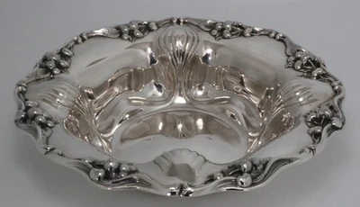 Tigela de prata esterlina Art Nouveau por Wallace Cherries - Imagem 1 de 4