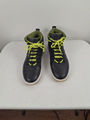 Air Jordan Venom Retro Rendi la tua giornata e il tuo gioco un vincitore.