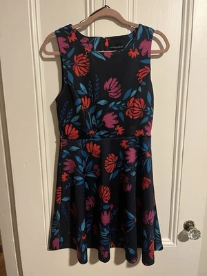 Para mujer Cynthia Rowley sin mangas azul marino con llamativo floral; bolsillos; cremallera trasera Foto 1 de 4