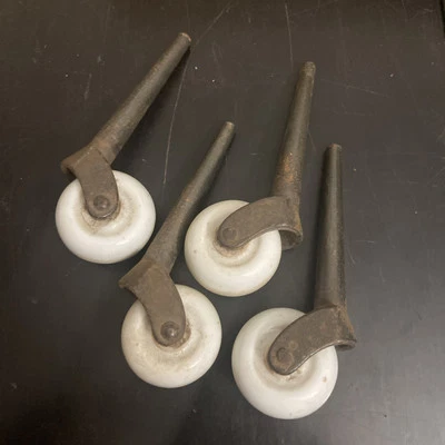 ЛОТ ИЗ 4 АНТИКВАРНЫХ ВИНТАЖНЫХ ФАРФОРОВЫХ ЧУГУННЫХ КОЛЕСИКОВ ДЛЯ РЕСТАВРАЦИИ ОБОРУДОВАНИЯ - Изображение 1 из 2