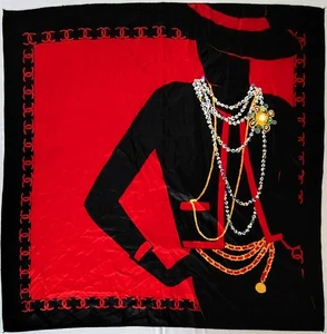 Bufanda de seda Chanel Signature "Retrato de coco con joyas" roja y negra de colección. - Imagen 1 de 1