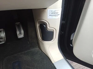 BENTLEY BENTAYGA 2015-2020 LADO DEL CONDUCTOR UN PILAR BORDE INFERIOR FORRO - Imagen 1 de 5