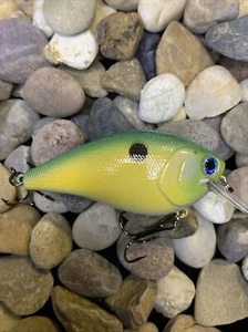Mayhem Custom Painted 2.5 Square-Bill Shallow Diving Crankbait (Lemon/Lime) - Picture 1 of 5