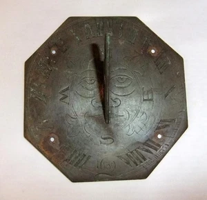 Reloj de sol octogonal de latón: 8 pulgadas de ancho: fecha 1689: muy patinado - Imagen 1 de 12