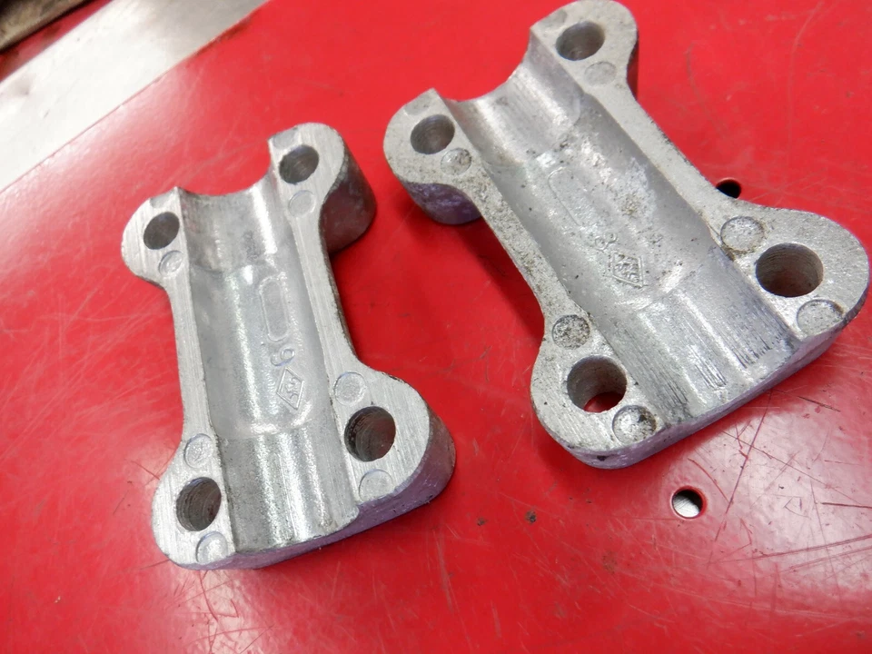 1982 Yamaha 340 Enticer-8N5-088193 snow parts: HANDLEBAR CLAMPS - Image 1 of 1