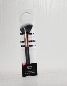 NEW Walgreens Handcrafted Blush Brush With Quality Material - Picture 1 of 2