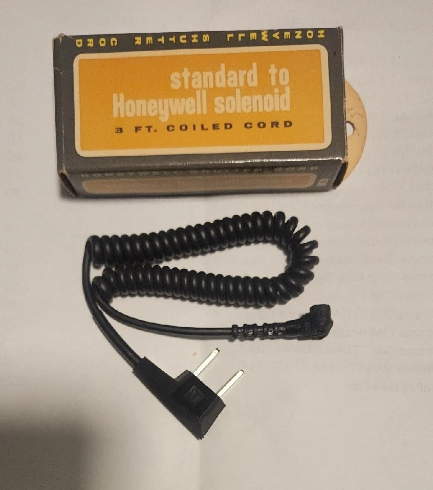 Honeywell Shutter Cord 436  52 K3 STANDARD TO HONEYWELL SOLENOID (NOS) - Image 1 of 4