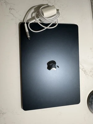 Apple MacBook Air 13 in 2022 Midnight/Apple M2 3.49 GHz, 256 GB 8 GB 8-Core - Image 1 of 3