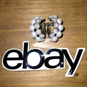 Vintage COSTUME JEWLERY Pearl Cluster Silver Tone DIAMOND CZ Clip On EARRINGS - Picture 1 of 5