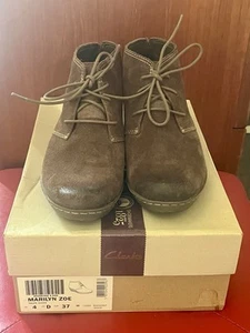 CLARKS TAUPE SUEDE ANKLE BOOTS SIZE UK4D - Picture 1 of 8