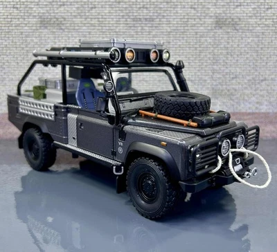 Land Rover Defender 110 V8 Off-Road 1:24 Scale Diecast Model SUV 4x4 Adventure - Image 1 of 4