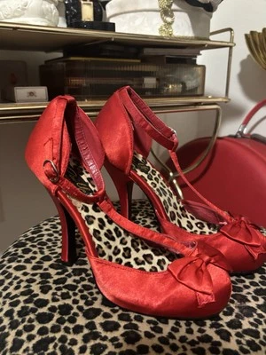 Tacones rojos pin up de alta costura Foto 1 de 4