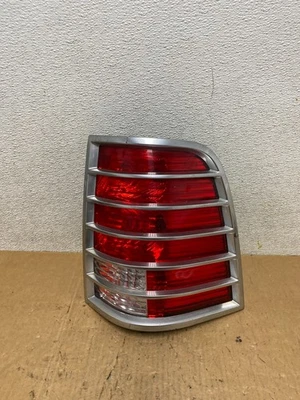 2002 2003 2004 2005 Mercury Mountaineer Right Passenger Tail Light Oem Q7672 DW - Image 1 of 4