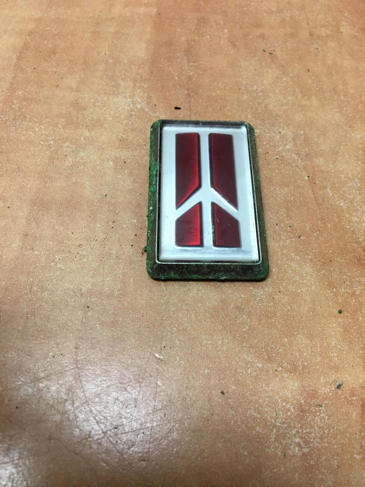 Oldsmobile Delta 88 Wheel Cover Emblem 1980-1983 Olds Custom Cruiser - Image 1 of 3