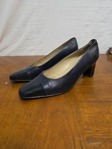 Zapatos de salón vintage Etienne Aigner azul marino dos tonos charol talla 8 - Imagen 1 de 8