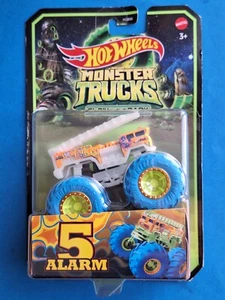 5 Alarm 🔥 1:64 Monster Trucks Mattel Glow in the dark Feuerwehrauto Maßstab - Bild 1 von 1