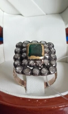 Antico anello in oro e argento con diamanti e smeraldo naturale - Immagine 1 di 4