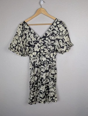 Vestido Tibi Para Mujer 2 Seda Estampado Cereza Manga Corta Cuello en V Boho Floral Mb Foto 1 de 4